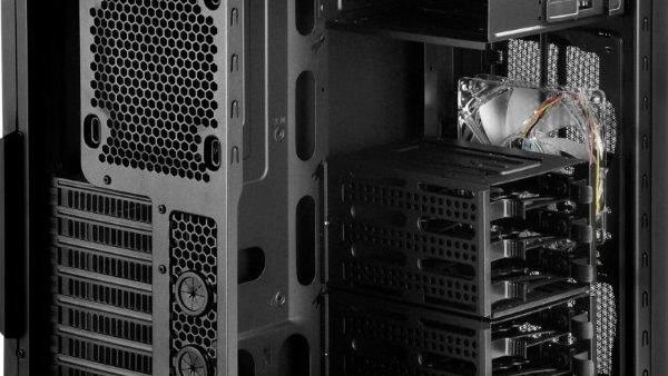 Silverstone Kublai KL05: Midi-Tower trägt zwei Gesichter
