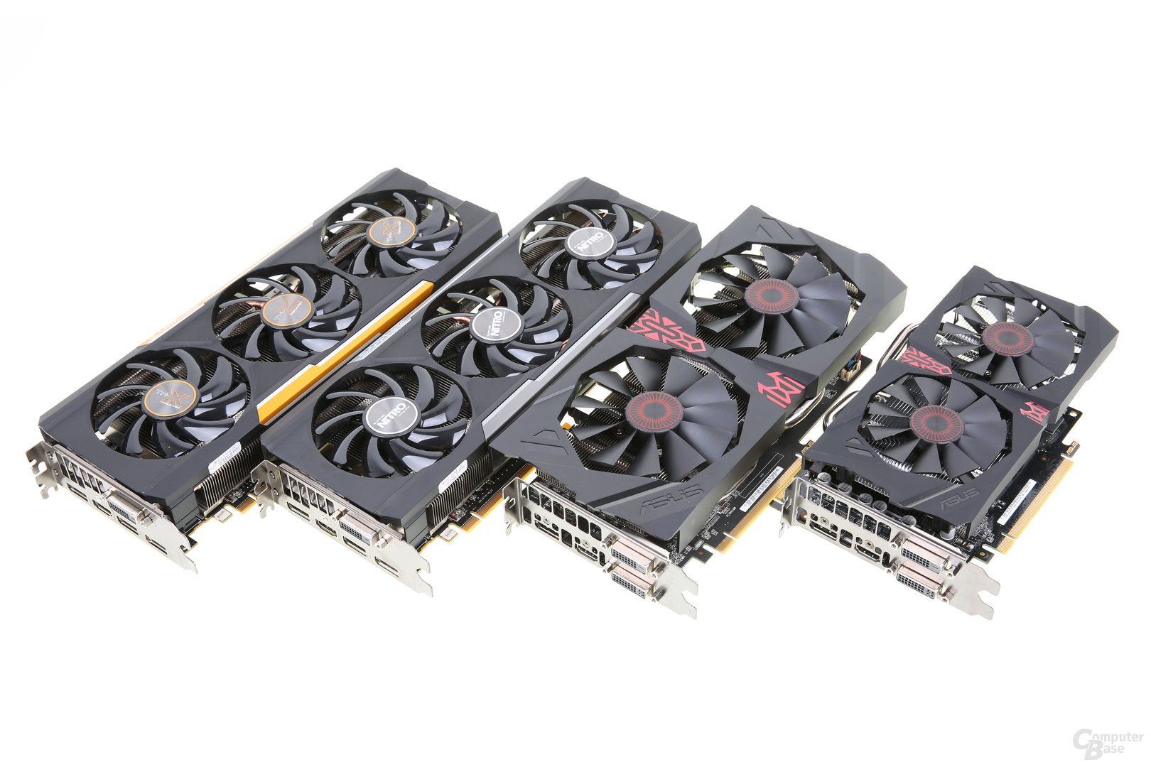 Die AMD Radeon 300 Serie: R9 390X, R9 390, R9 380 und R7 370 (v.l.n.r)