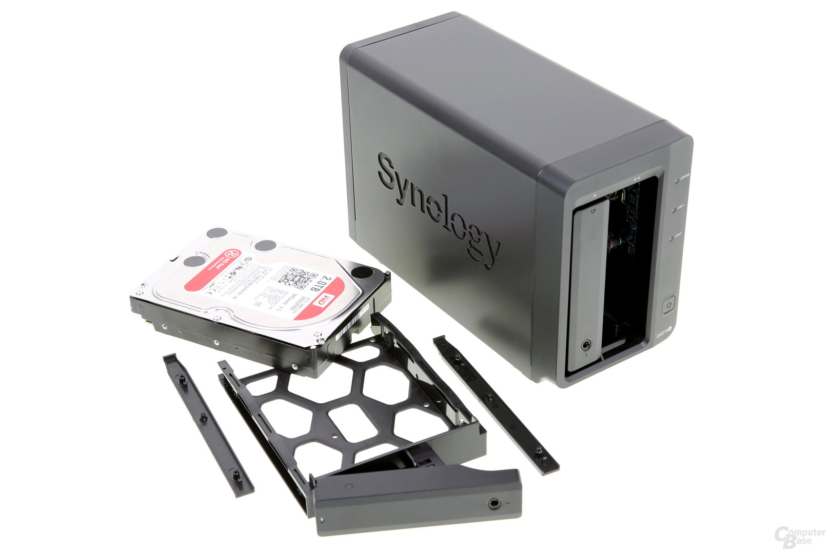 Synology DS215+ – Werkzeuglose Festplattenmontage