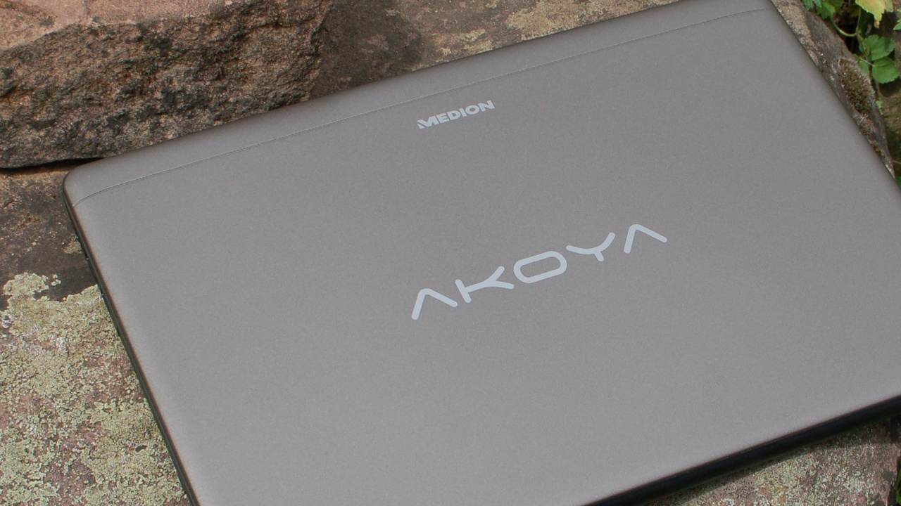Medion Akoya E6416: Notebook mit Windows 10 braucht kräftige Stimme