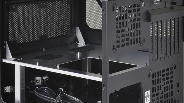 Lian Li PC-V33: Alu-Würfel für horizontal verbaute ATX-Mainboards