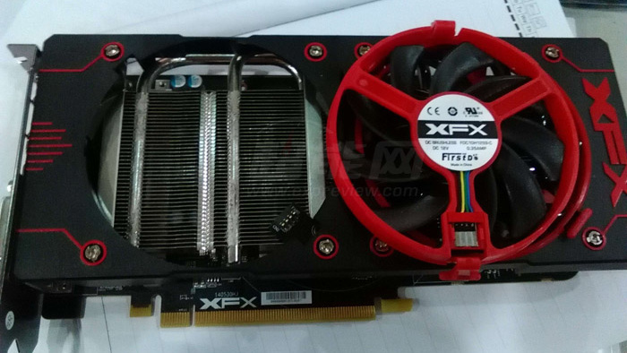AMD Radeon R9 380X: Fotos nähren Gerüchte um Tonga im Vollausbau