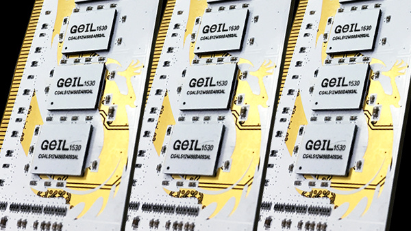 DDR4: GeIL Dragon in Neuauflage mit weißem PCB und weißen Chips