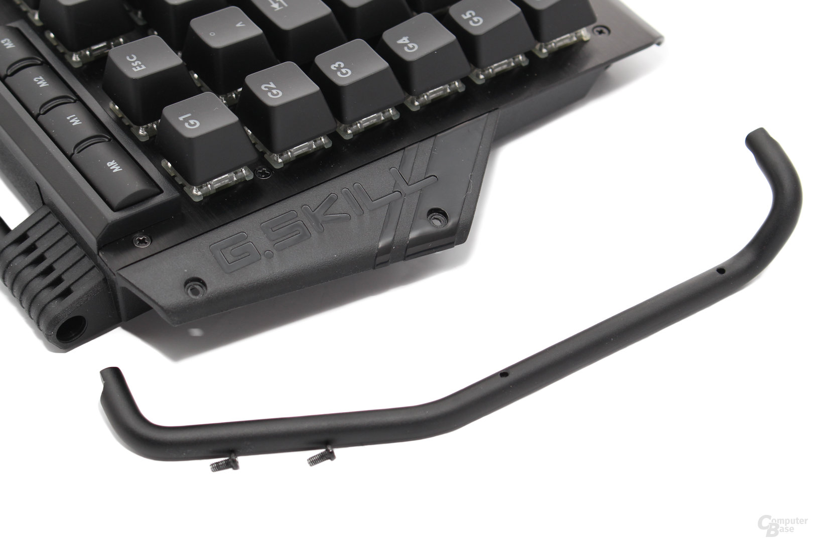 Auf die Stabilität der Tastatur hat die Metallschiene kaum Einfluss