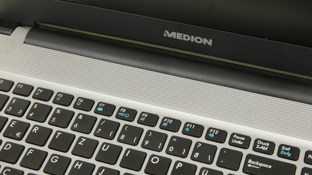 Medion Akoya E6418: Aldi-Notebook mit exotischer CPU und SSD ohne DRAM