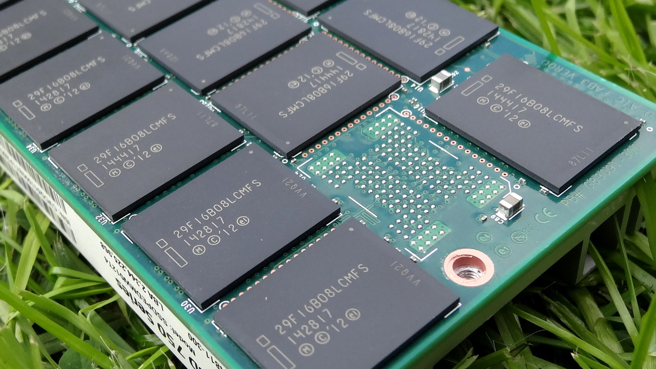Intel SSD 750: Toolbox 3.3.2 verteilt neue Firmware 8EV10171