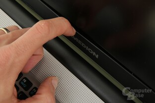 Die Einfassung des Displays ist Sinnbild für das Gehäuse