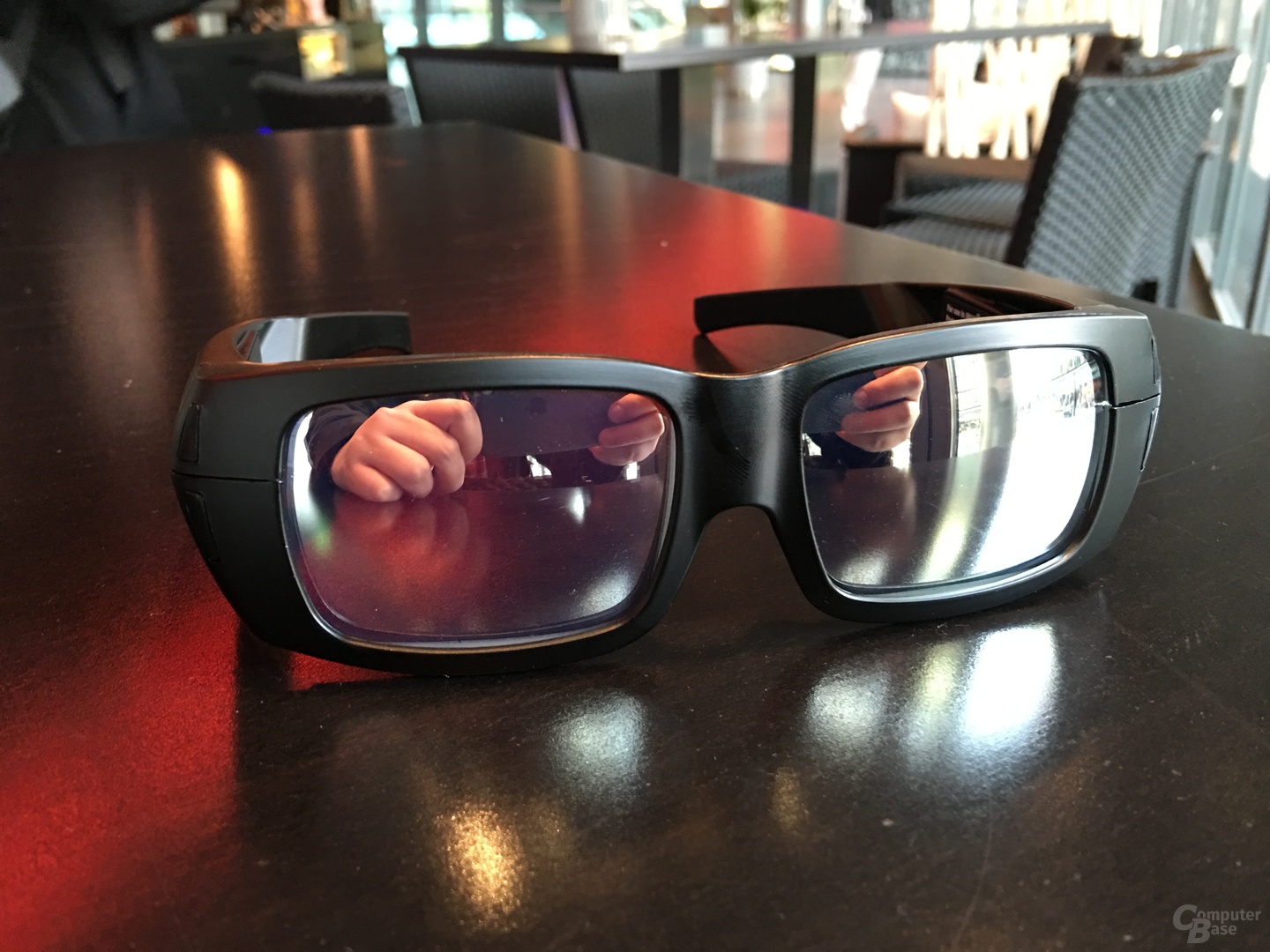 Die Gläser sind kleiner und reflektieren