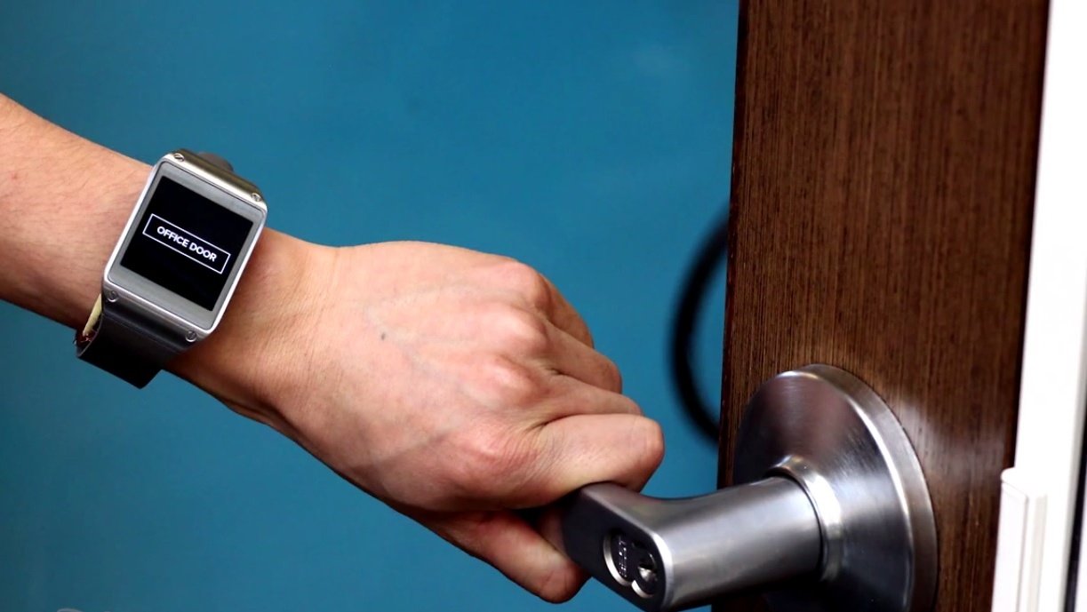 EM-Sense: Smartwatch erkennt Objekte über Körperberührung