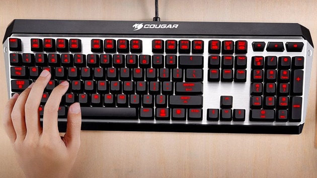 Cougar Attack X3: Spieletastatur mit Cherry-Tastern und roter Beleuchtung