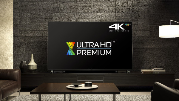 Panasonic DX900: Erster TV mit Ultra HD Premium setzt auf Firefox OS