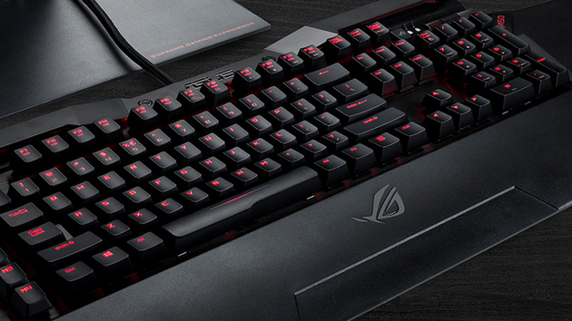 Asus RoG Horus GK2000: Tastatur mit Handyhalter und Neoprentasche