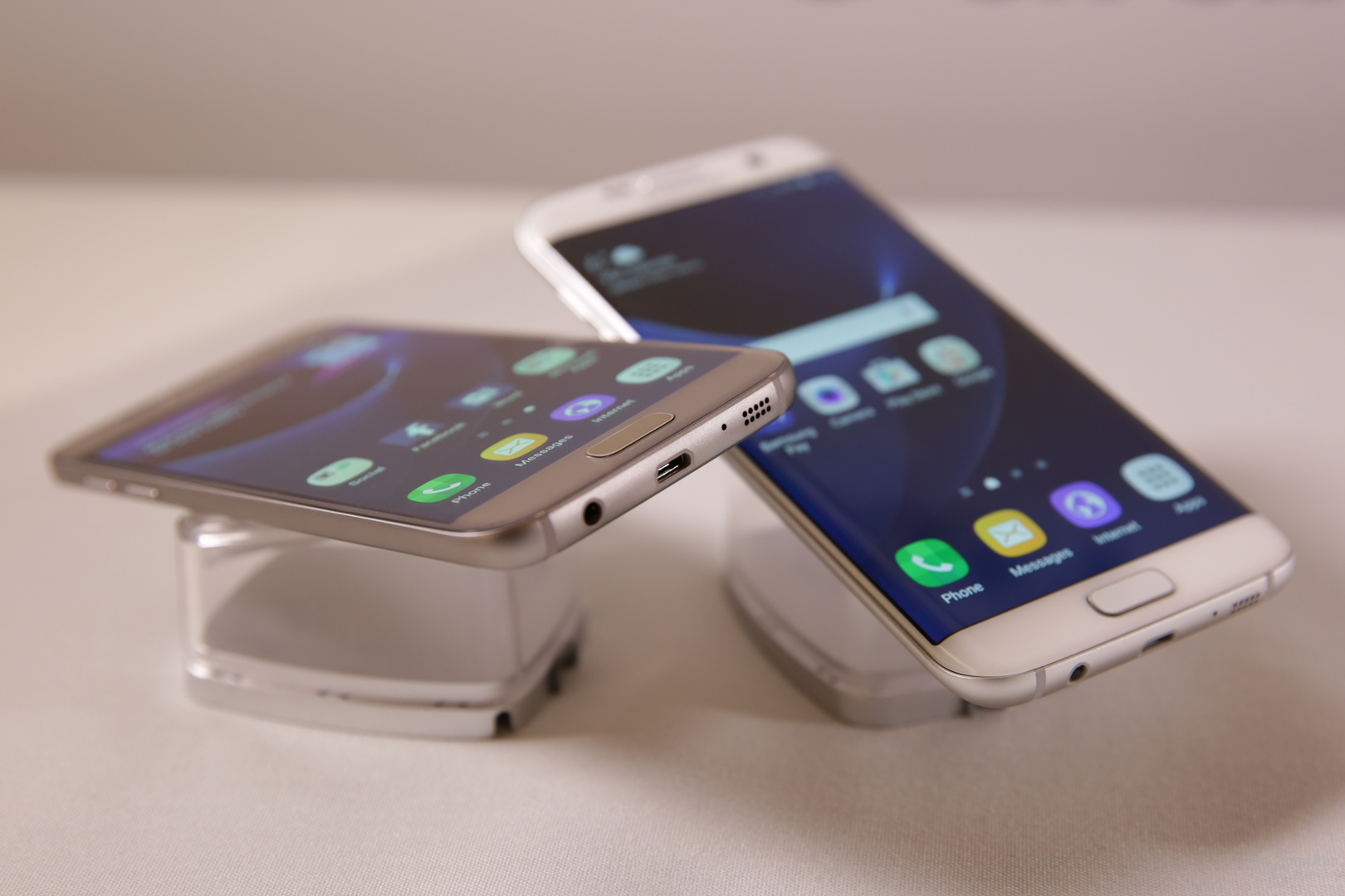 Das Galaxy S7 (edge) nutzt weiterhin Micro-USB 2.0
