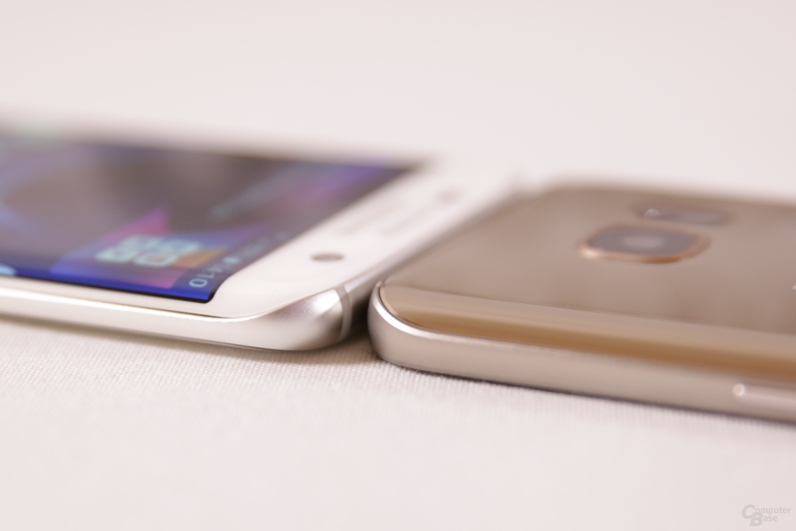 Galaxy S7 edge in Weiß, Galaxy S7 in Gold