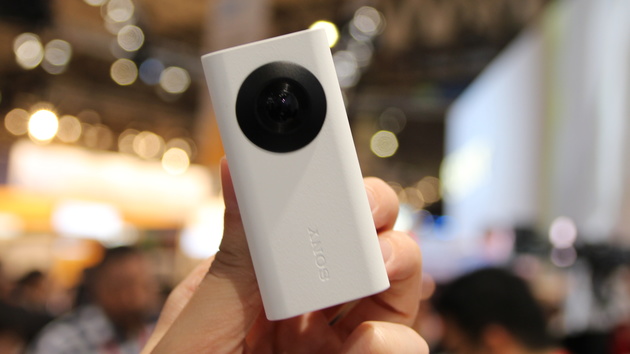 Xperia Agent, Ear, Eye: Sprechendes Bluetooth-Headset und drei Konzepte