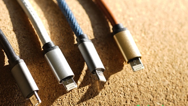 LMcable: Stecker vereint Apple Lightning und Micro-USB