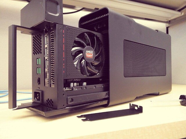 Radeon-Grafikkarte als eGPU im Razer Core