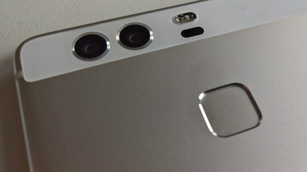 Huawei: P9 mit zwei Kameras auf der Rückseite abgelichtet