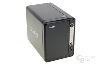 ZyXEL NAS326 – geschlossene Front mit USB 2.0 und Kopiertaste