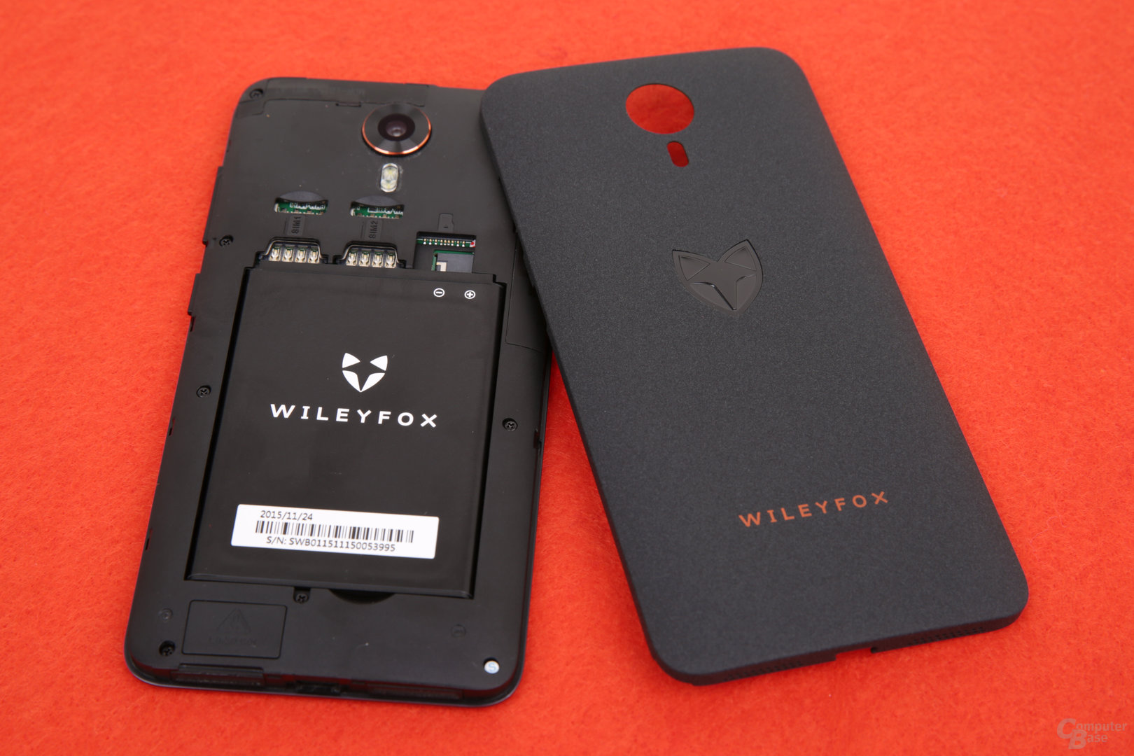 Austauschbarer Akku und Platz für zwei SIM-Karten und microSD