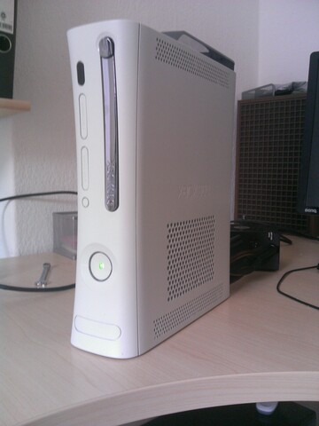 Die fertige Xbox 360 mit PC-Innenleben