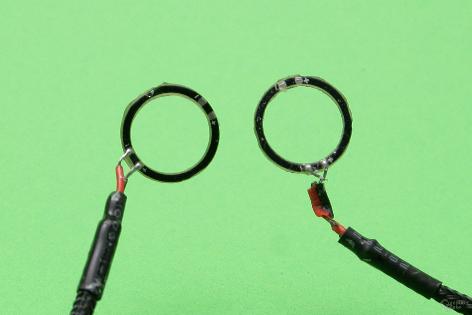 LED-Ring neu (links) und mit Kurzschluss (rechts)
