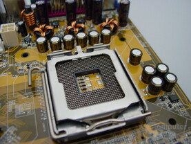Asus P5VD1 Prozessorsockel und Spannungswandler