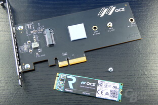 Der PCIe-Adapter besitzt ein Wärmeleitpad