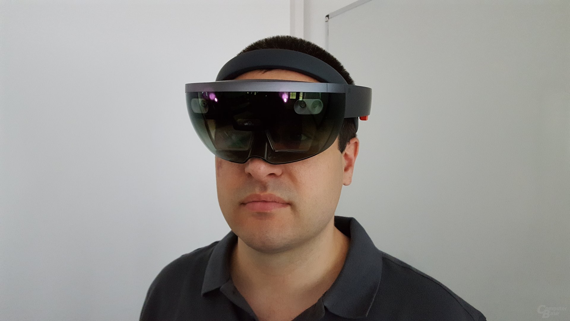medialesson-CEO Philipp Bauknecht mit der Microsoft HoloLens
