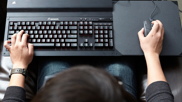 Corsair Lapdog: Spielen mit Tastatur und Maus vom Sofa aus für 130 Euro