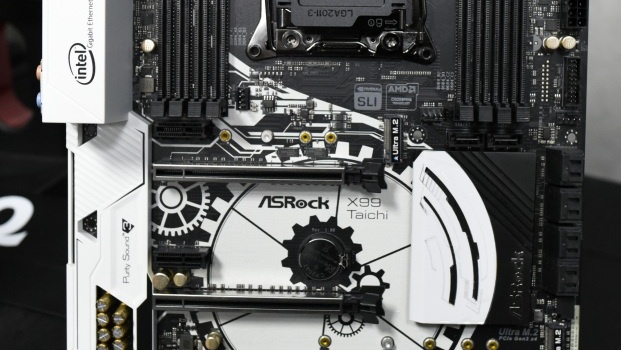 X99 Taichi und Fatal1ty X99: ASRock nutzt Mainboard-Platinen als Leinwand