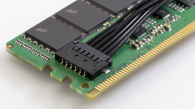 NVDIMM: Crucial liefert DDR4‑Module mit Flash-Backup aus
