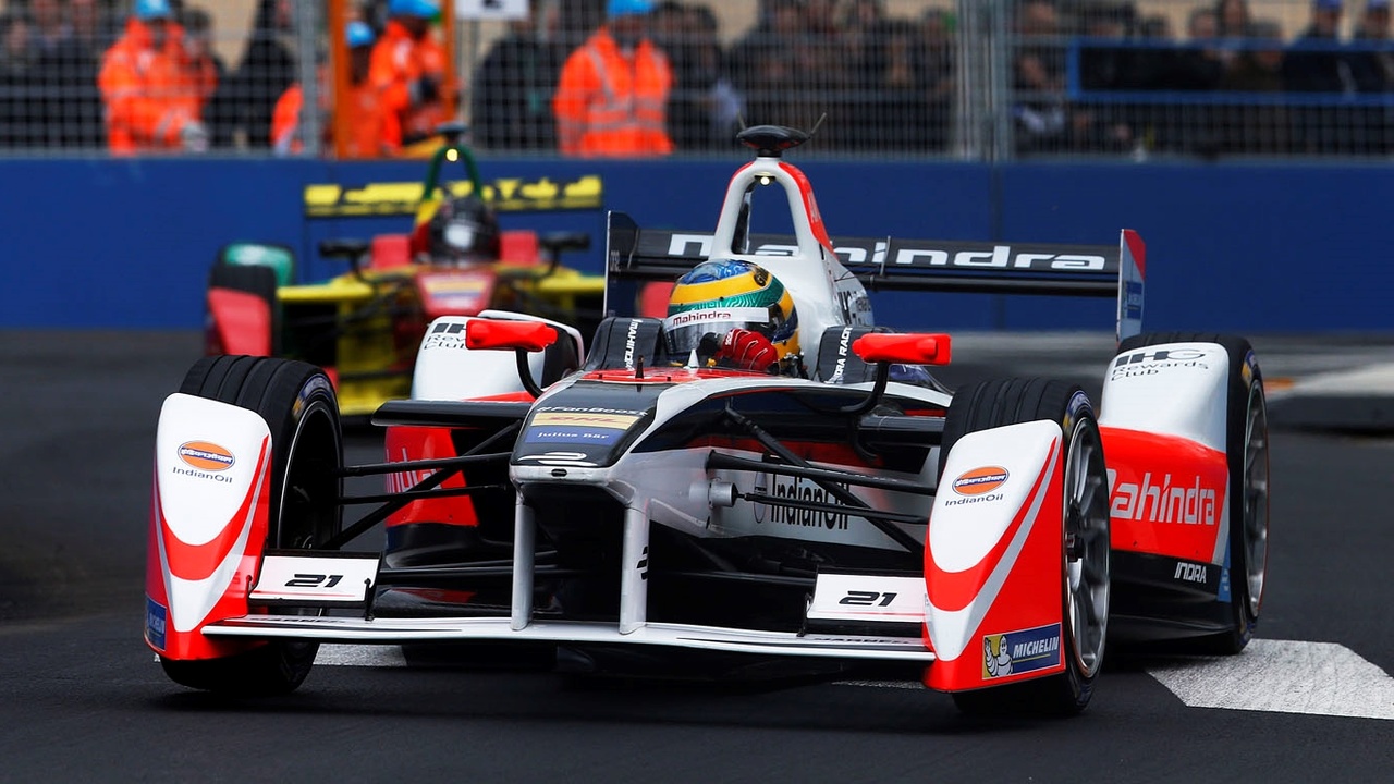 eSport: Spieler treten gegen 20 echte Formel-E-Rennfahrer an