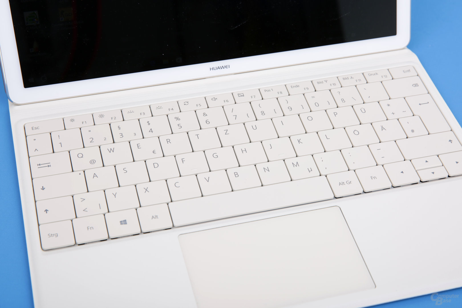 Tastatur mit gutem Layout und großem Trackpad