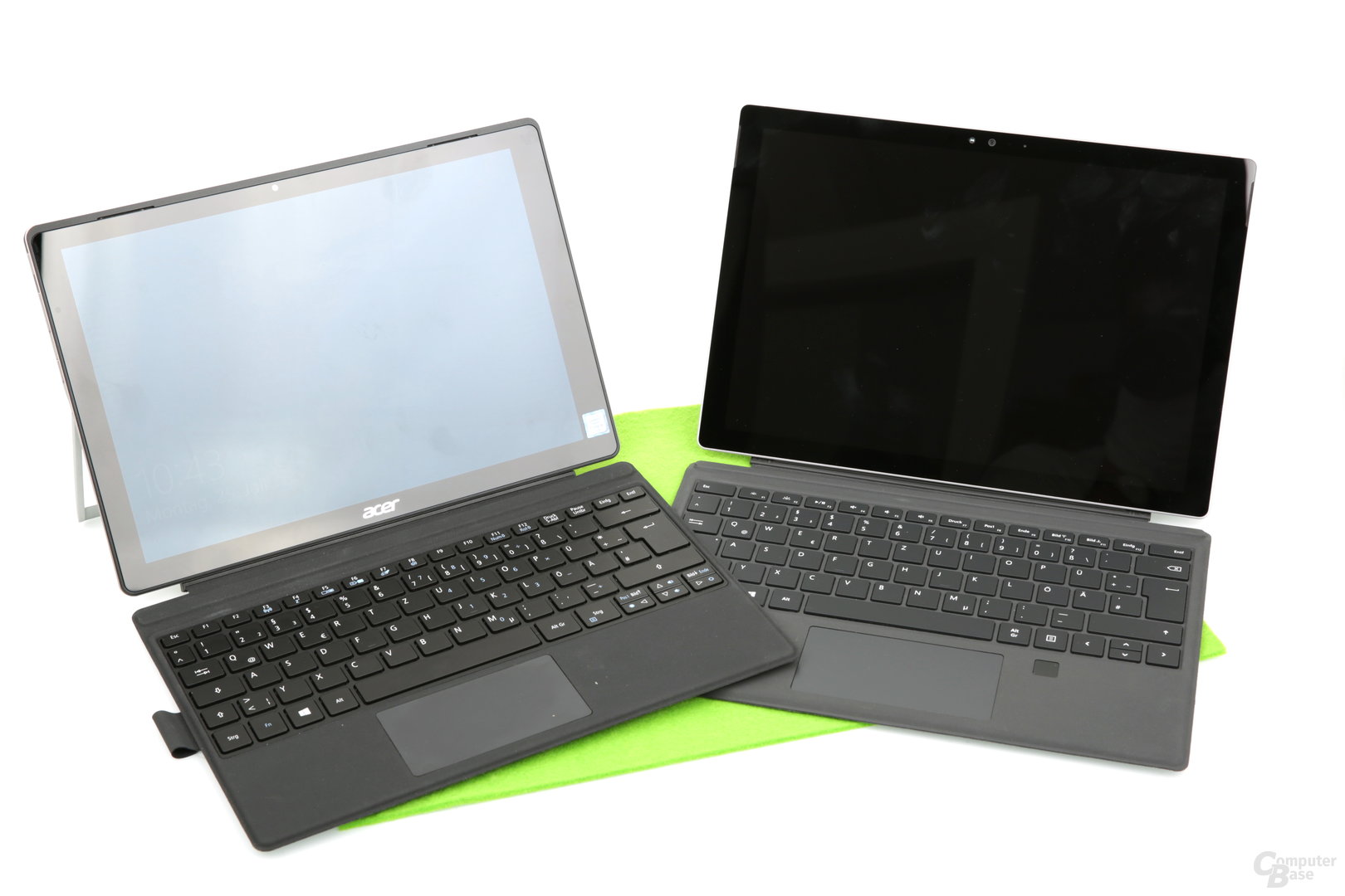 Acer Switch Alpha 12 (links) und Surface Pro 4 (rechts)