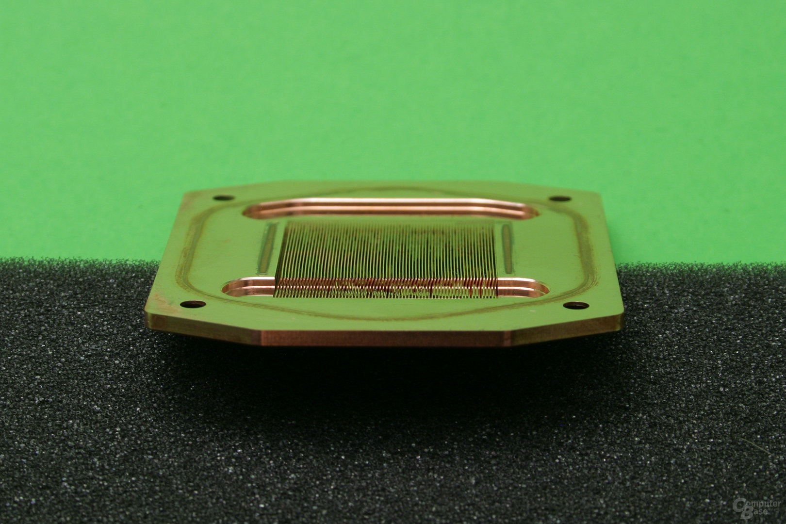 Watercool Heatkiller IV Pro Pure Copper: Kühlfinnen sind angeschrägt
