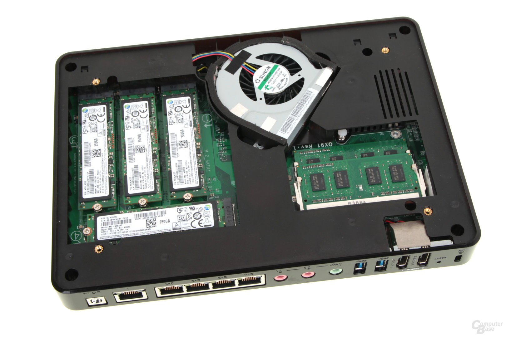 QNAP TBS-453A – M.2-SSDs und RAM sind leicht zugänglich