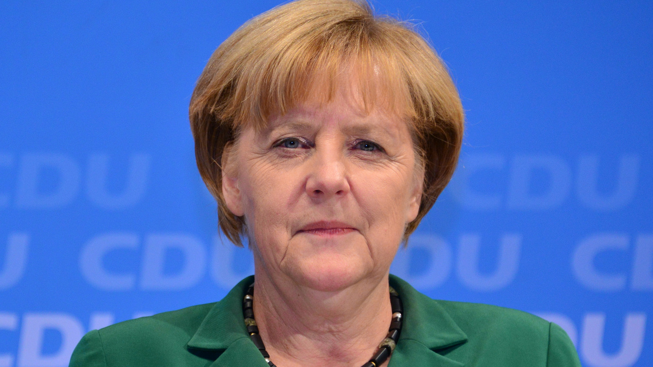 Kanzlerin Merkel: Beschleunigter Aufbau der Entschlüsselungsbehörde