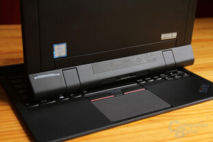 Es wiegt 260 Gramm. Tablet, Tastatur und Modul liegen bei 1,33 Kg