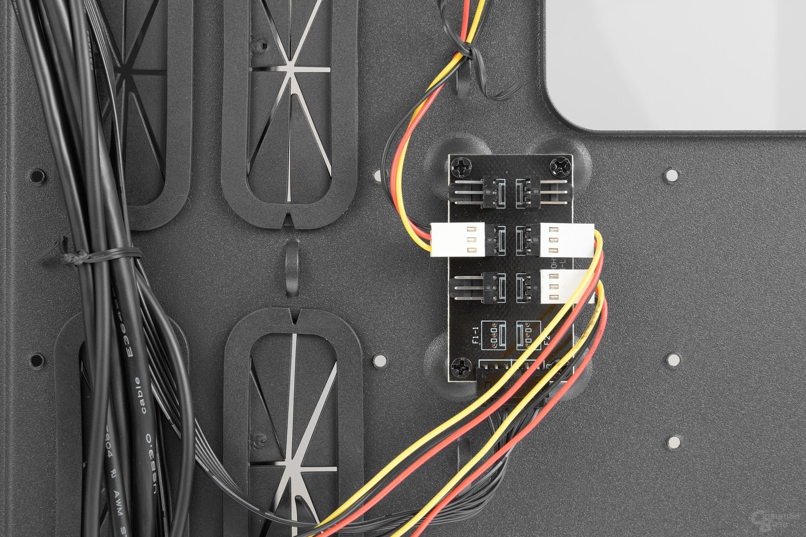 Chieftec GP-01B – Platine für die Lüftersteuerung