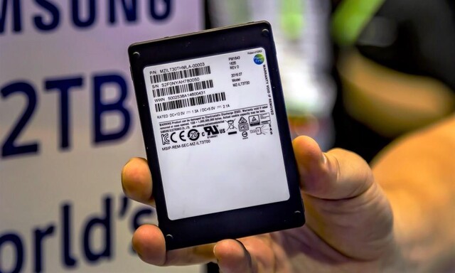 Samsung PM1643 mit 32 TByte