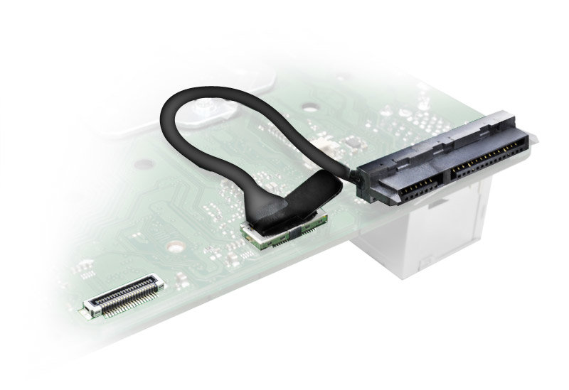 Anschluss für HDDs/SSDs auf der Unterseite