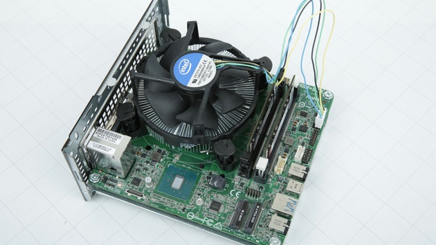ASRock DeskMini 110 im Test: Mini-Selbstbau-PC im Gewand eines Netzteils