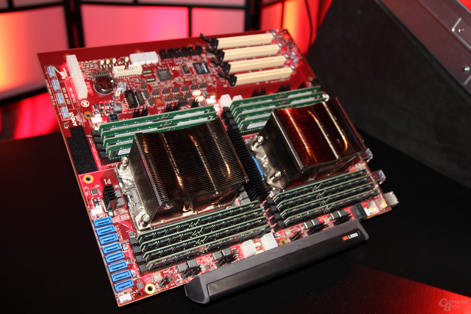 AMD Naples als Server-Chip mit 32 Kernen