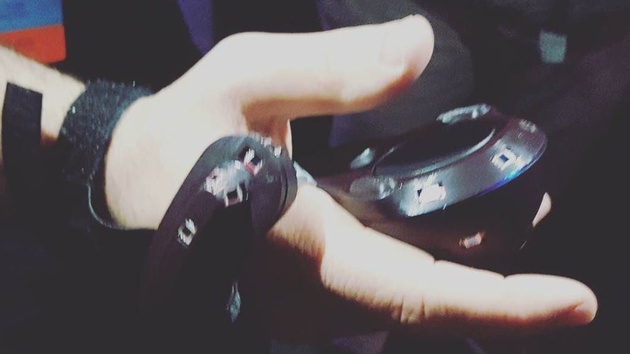 HTC Vive: Neuer Controller ist kompakter und erkennt Griffe