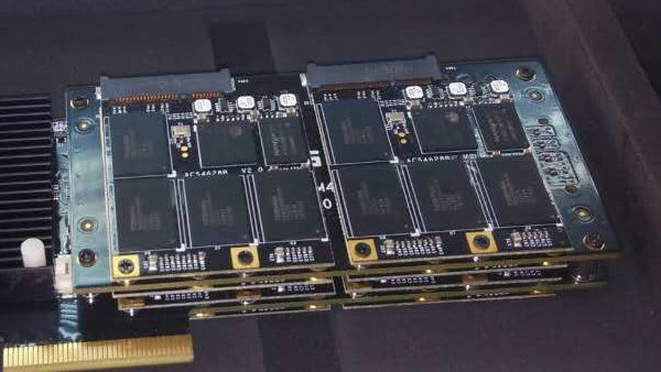 Mach Express Gen3: Mach Xtreme bündelt acht SATA-SSDs für 4,1 GB/s