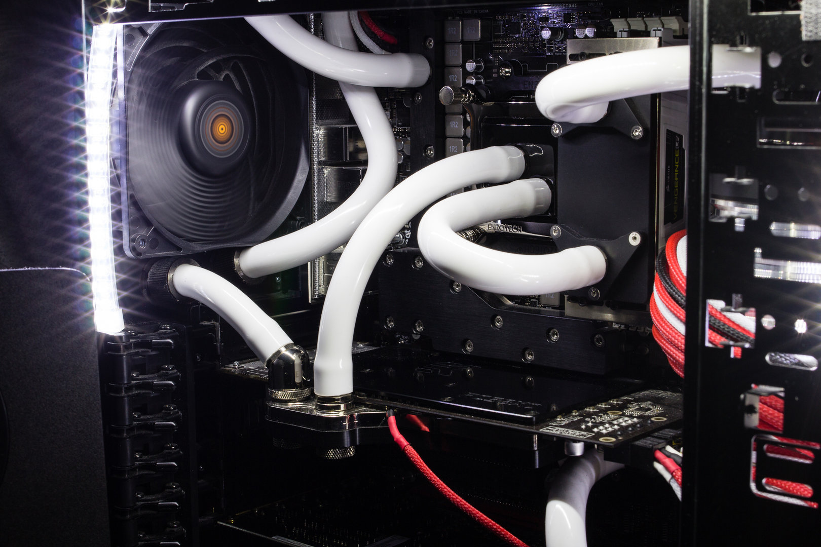 Alles unter Wasser: CPU, Mainboard, RAM und GPU
