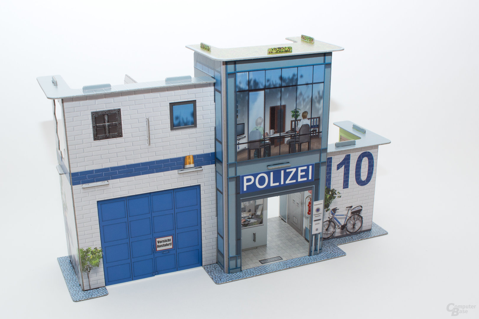 Das Polizeigebäude – schnell zusammengebaut und stabil