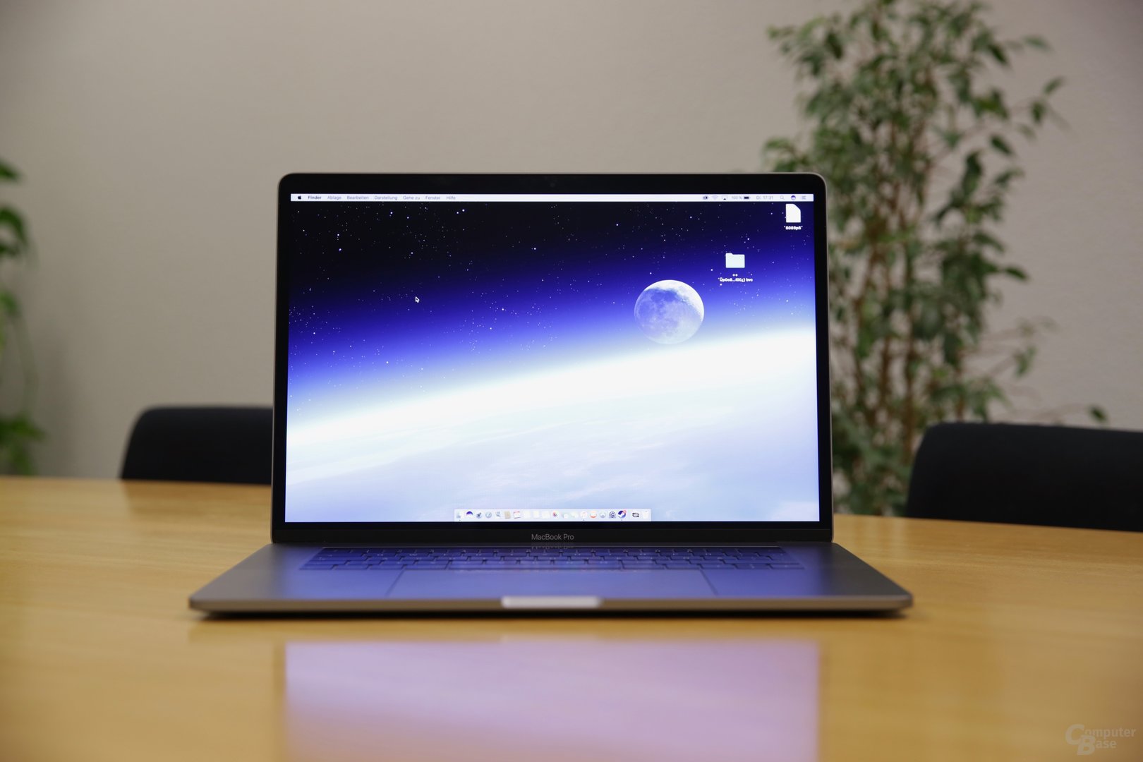 Das MacBook Pro 15 Zoll (Late 2016) mit Touch Bar