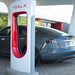Blocker: Tesla fordert Strafgebühr für Parken am Supercharger